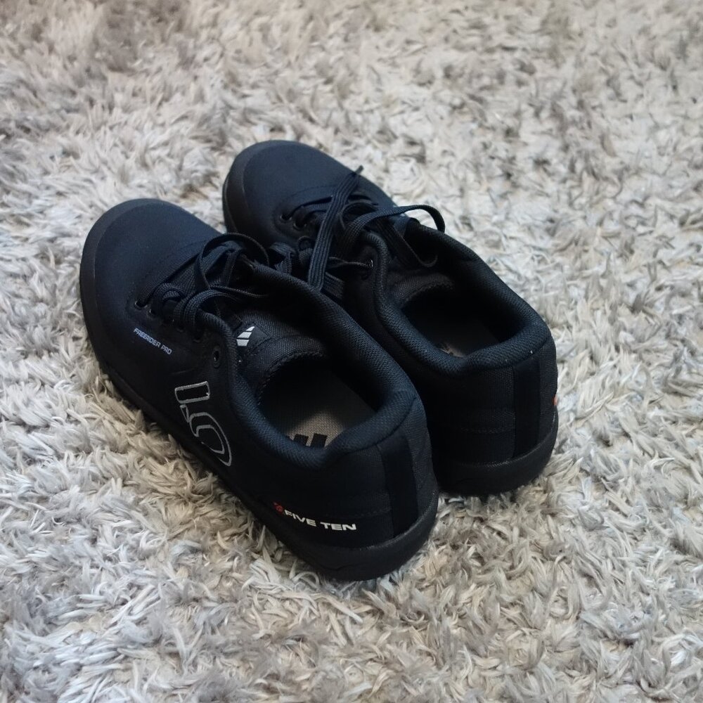 Five Ten Freerider Mountain Bike Shoes Mens 12 Black Flat Pedal MTB NEW - Picture 2 of 7